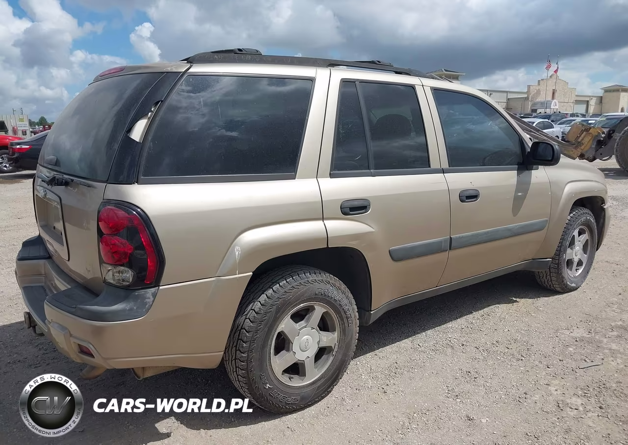2005 Chevrolet Trailblazer Ls VIN:1GNDT13S752268915 - 4