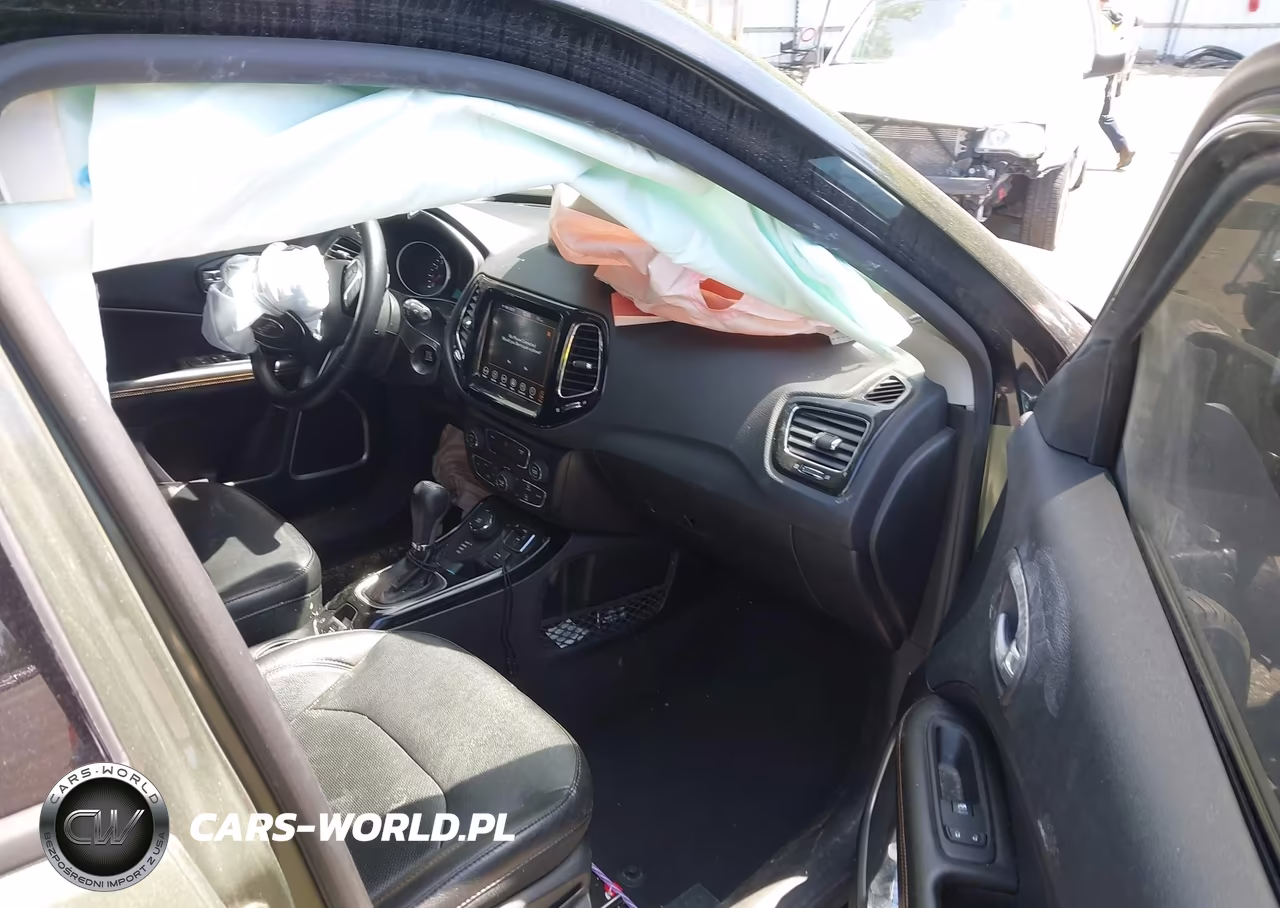 2018 Jeep Compass Limited 4X4 VIN:3C4NJDCBXJT458169 - 5