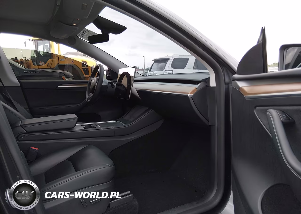 2024 Tesla Model Y VIN:7SAYGDED5RF159714 - 5