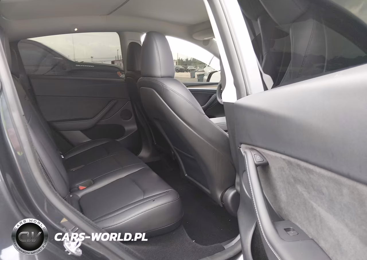 2024 Tesla Model Y VIN:7SAYGDED5RF159714 - 8