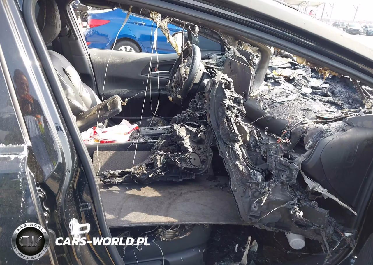2024 Toyota Prius Xle VIN:JTDACAAU2R3015789 - 5