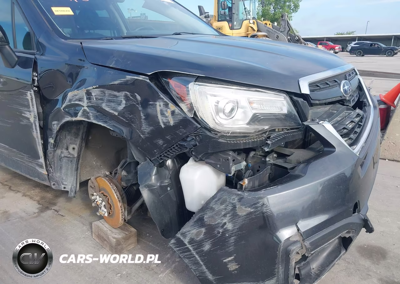 2018 Subaru Forester 2.5I Premium VIN:JF2SJAGC3JH581221 - 18