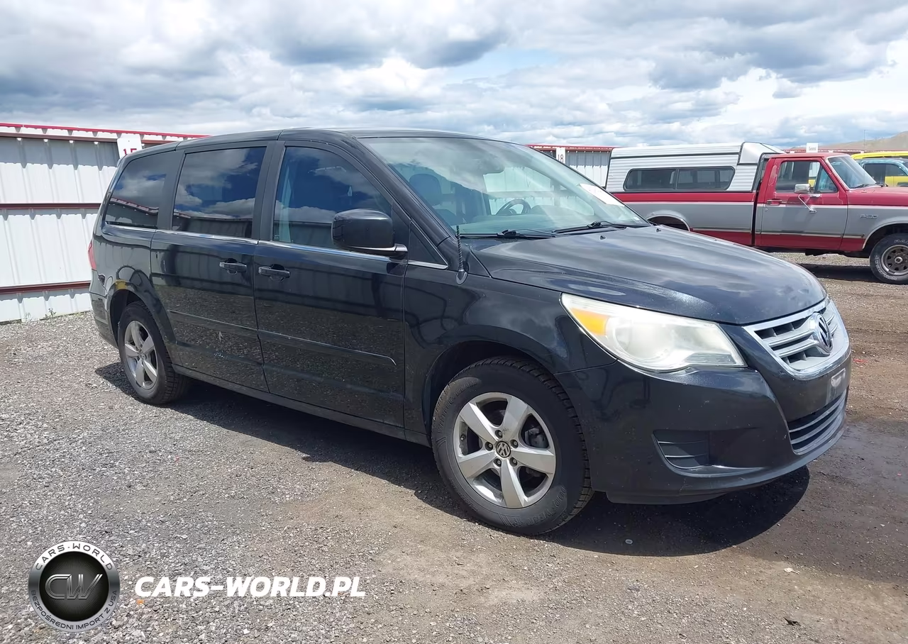 2010 Volkswagen Routan Se