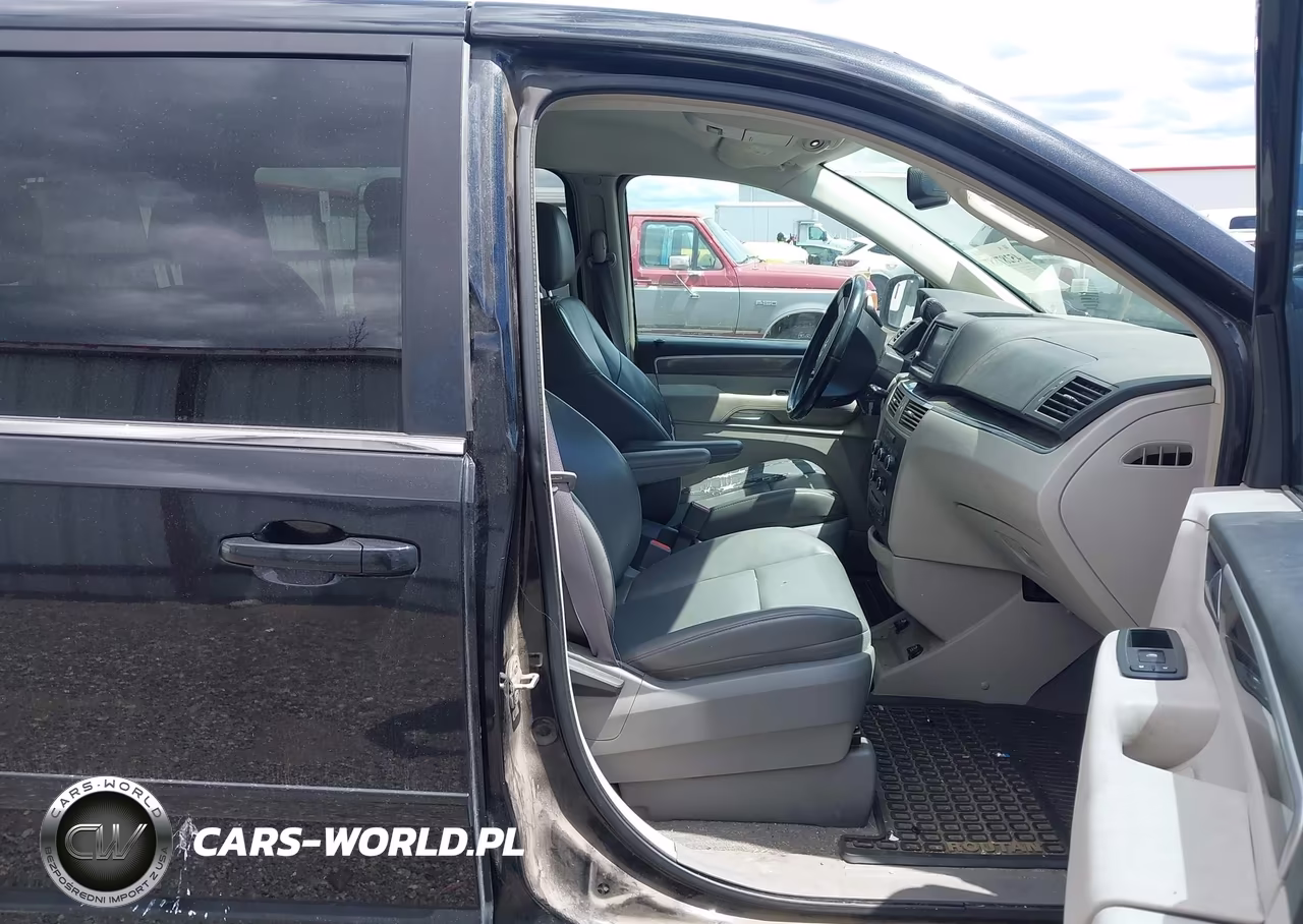 2010 Volkswagen Routan Se VIN:2V4RW3D16AR294365 - 5