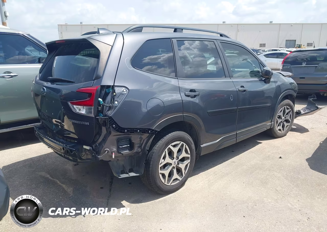 2021 Subaru Forester Premium VIN:JF2SKAFC2MH465950 - 4
