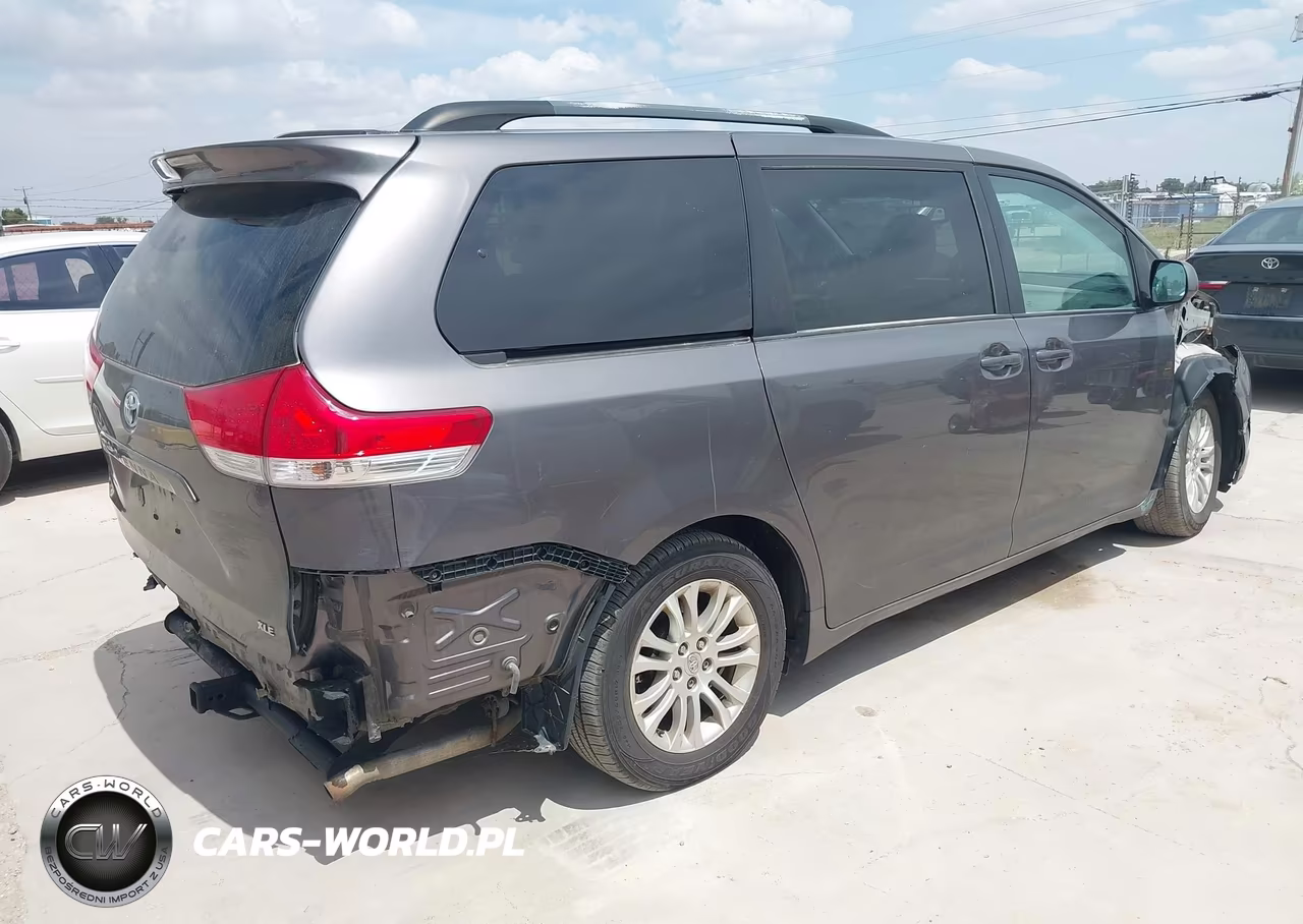 2011 Toyota Sienna Xle V6 VIN:5TDYK3DC2BS151439 - 4