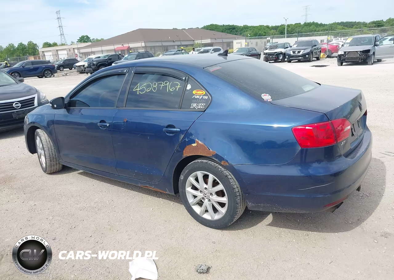 2011 Volkswagen Jetta Sedan VIN:3VWDX7AJ0BM021456 - 14