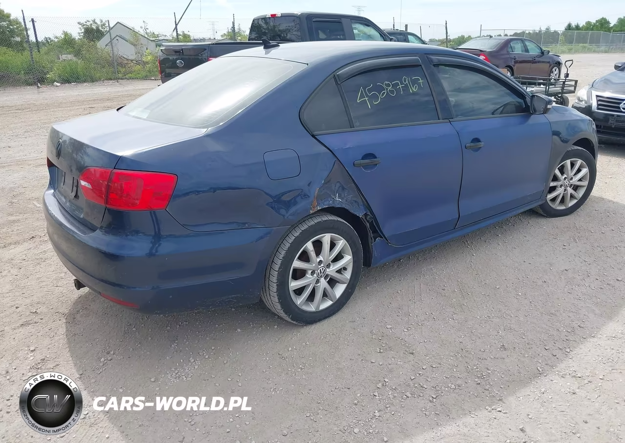 2011 Volkswagen Jetta Sedan VIN:3VWDX7AJ0BM021456 - 4