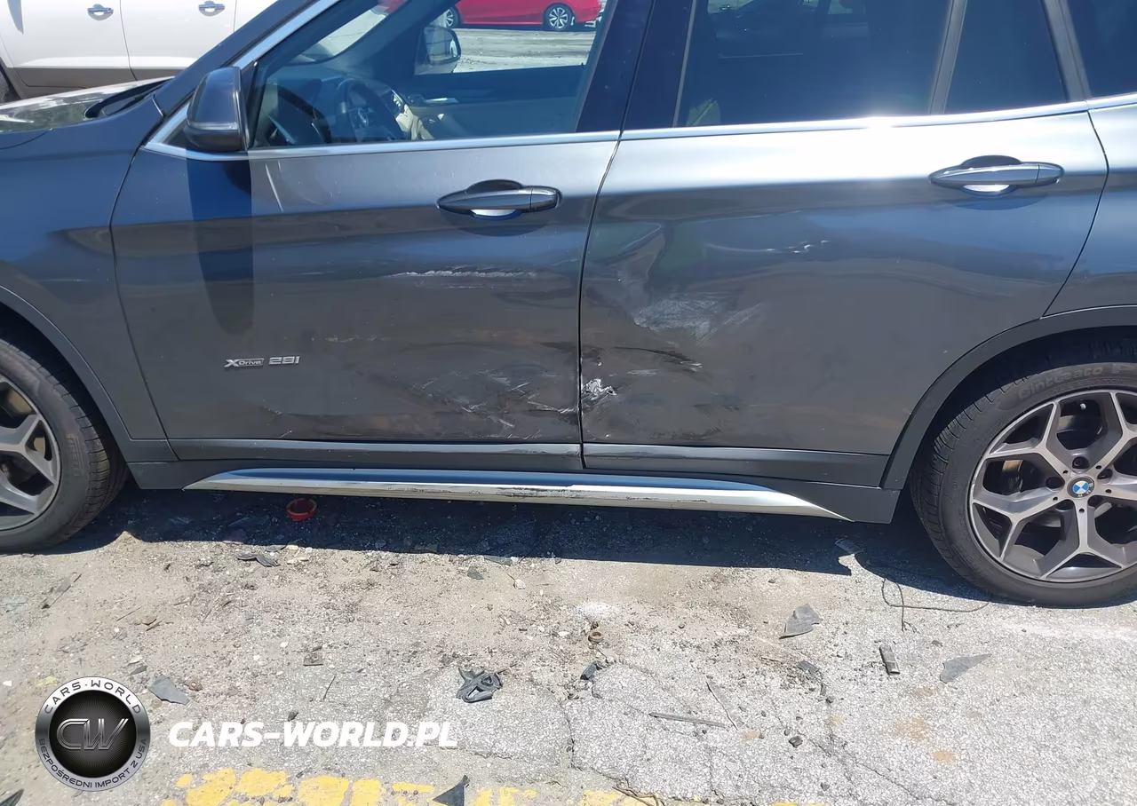 2018 BMW X1 xDrive28I VIN:WBXHT3C33J5L24200 - 6