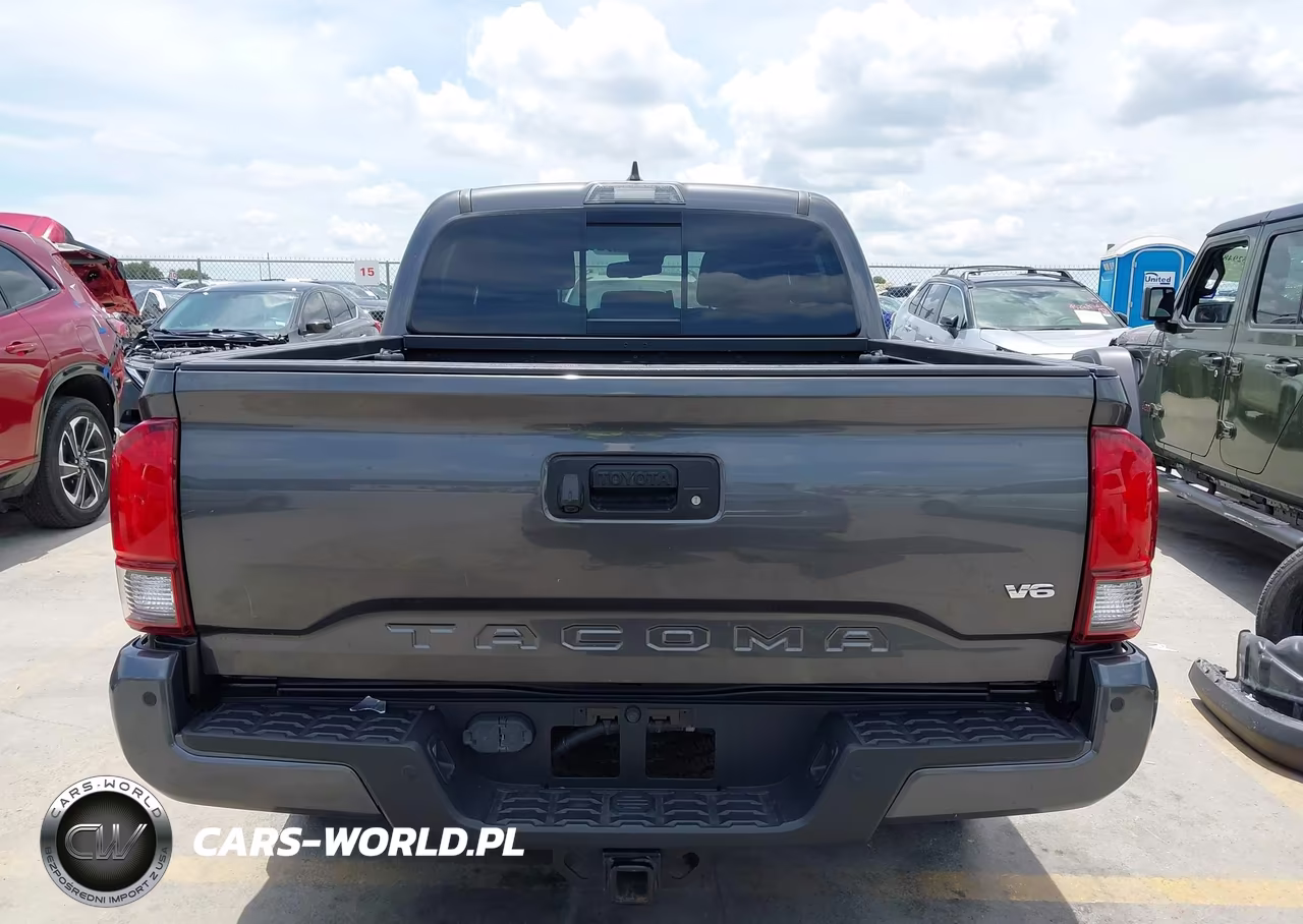 2018 Toyota Tacoma Trd Off Road VIN:3TMAZ5CN6JM071555 - 17