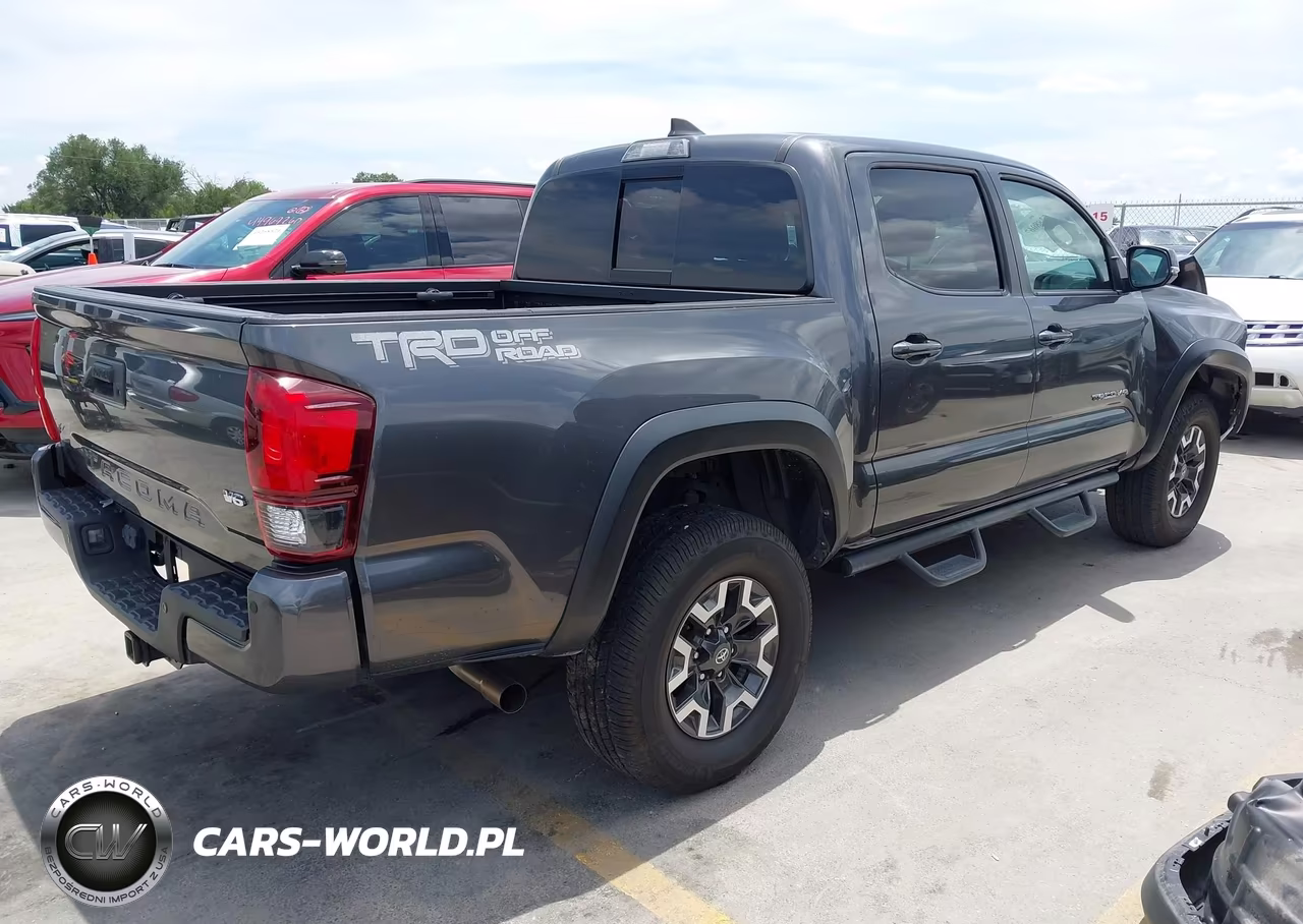 2018 Toyota Tacoma Trd Off Road VIN:3TMAZ5CN6JM071555 - 4