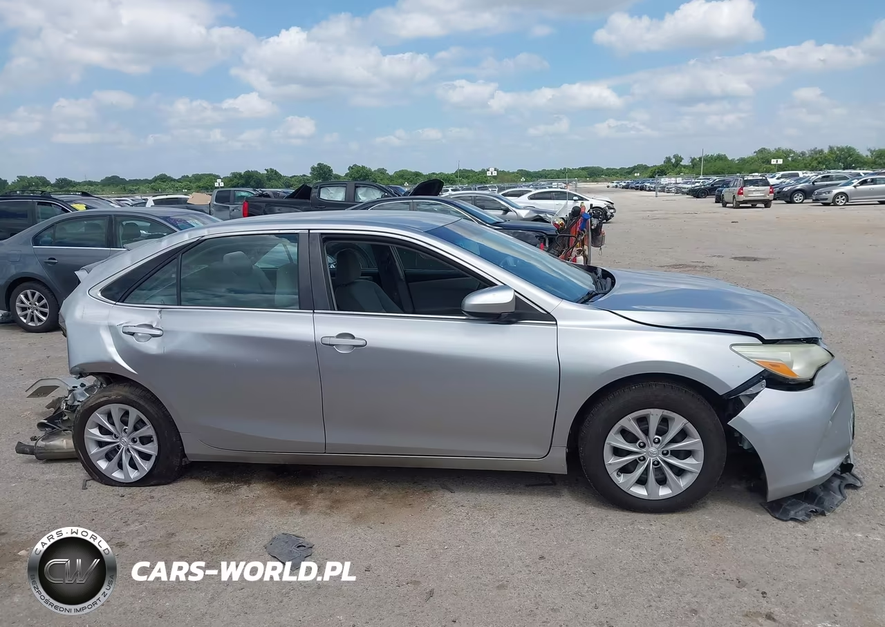 2015 Toyota Camry Le VIN:4T4BF1FK1FR465234 - 13