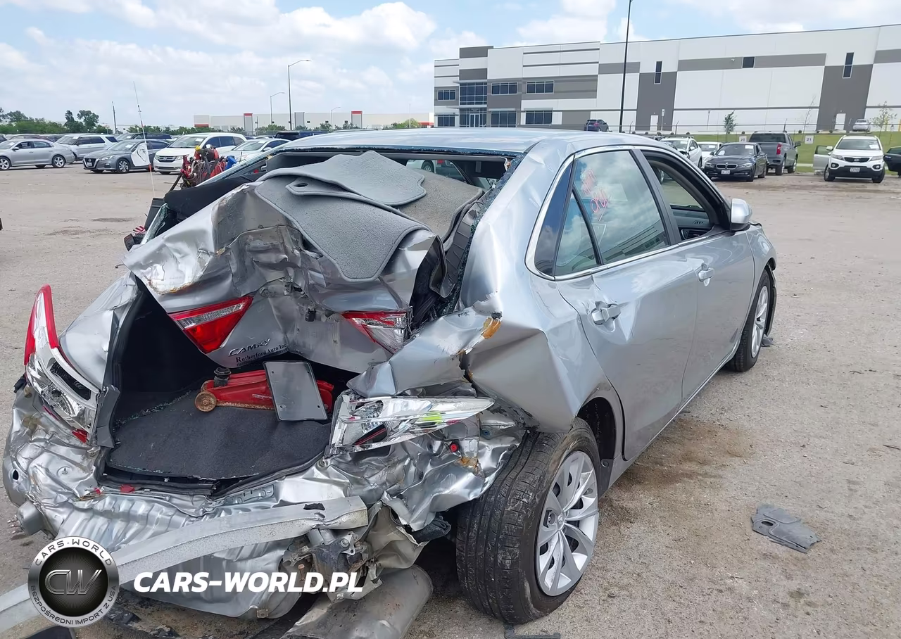 2015 Toyota Camry Le VIN:4T4BF1FK1FR465234 - 4