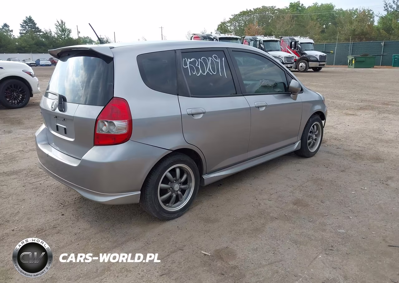 2008 Honda Fit Sport VIN:JHMGD37628S073996 - 4
