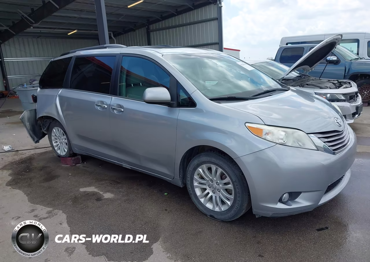2017 Toyota Sienna Xle Premium 8 Passenger – zdjęcie 1 z 17