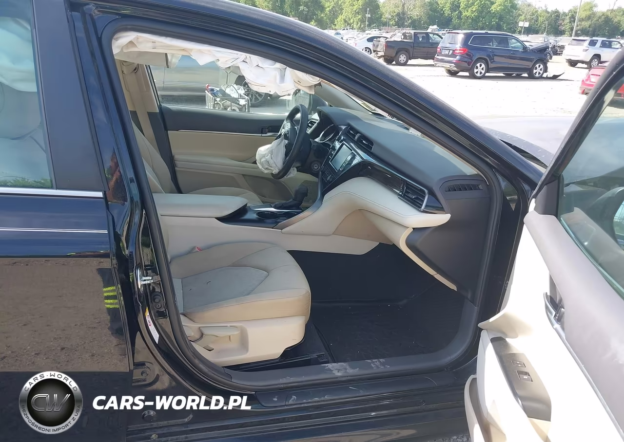 2019 Toyota Camry Le VIN:4T1B11HK6KU699899 - 5