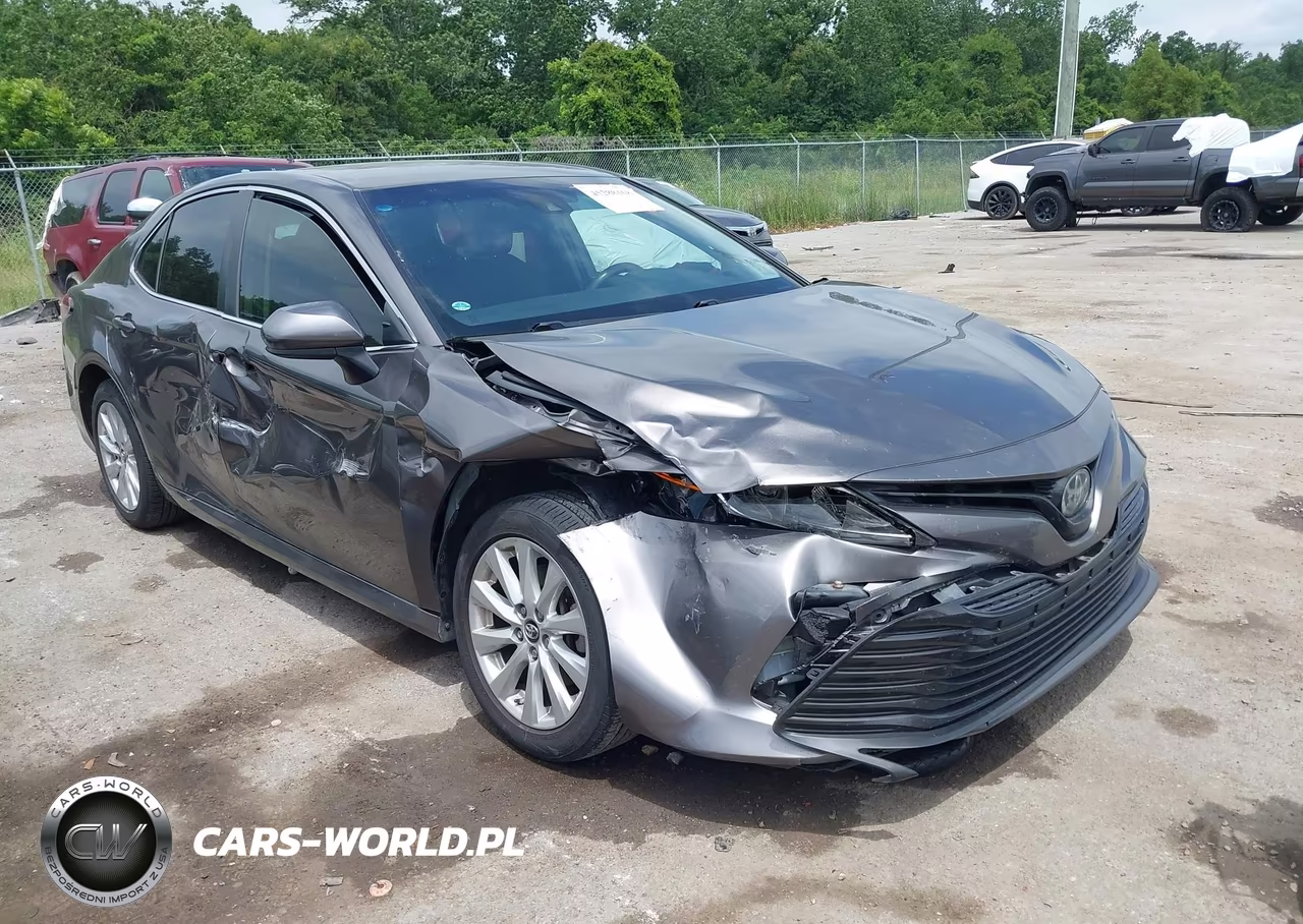2018 Toyota Camry Le – zdjęcie 1 z 16