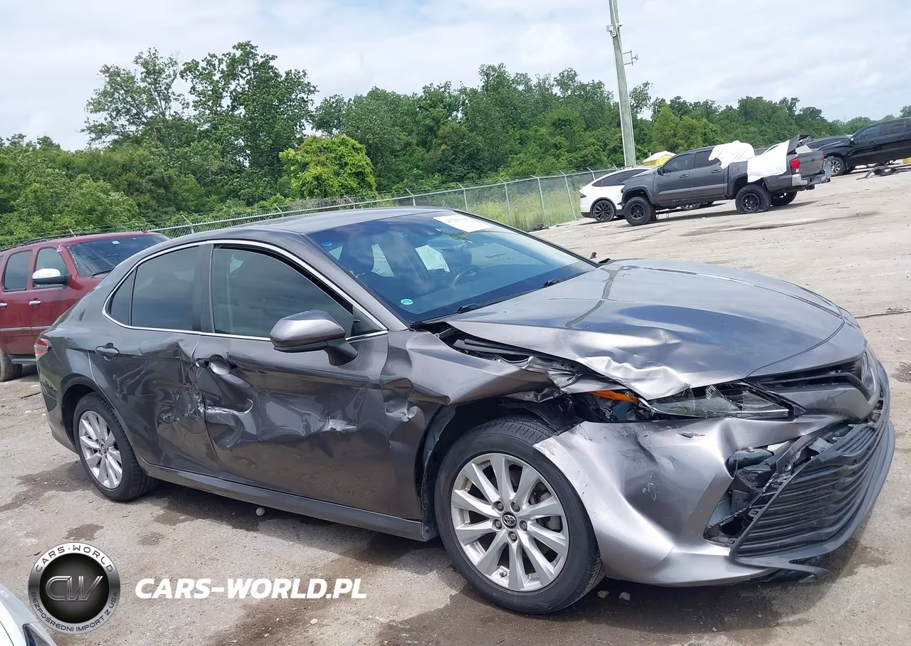 2018 Toyota Camry Le VIN:4T1B11HK9JU032081 - 13