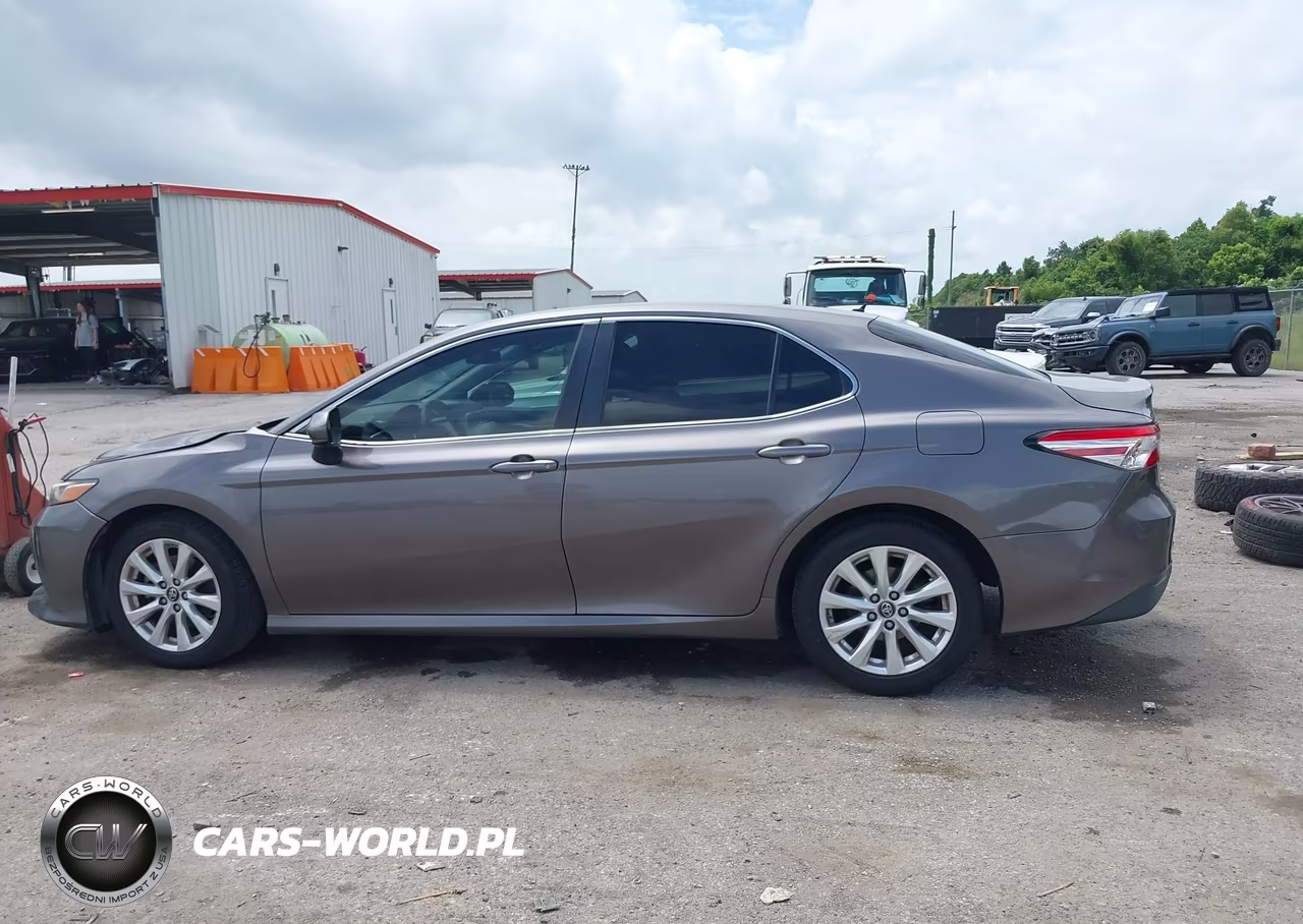 2018 Toyota Camry Le VIN:4T1B11HK9JU032081 - 14