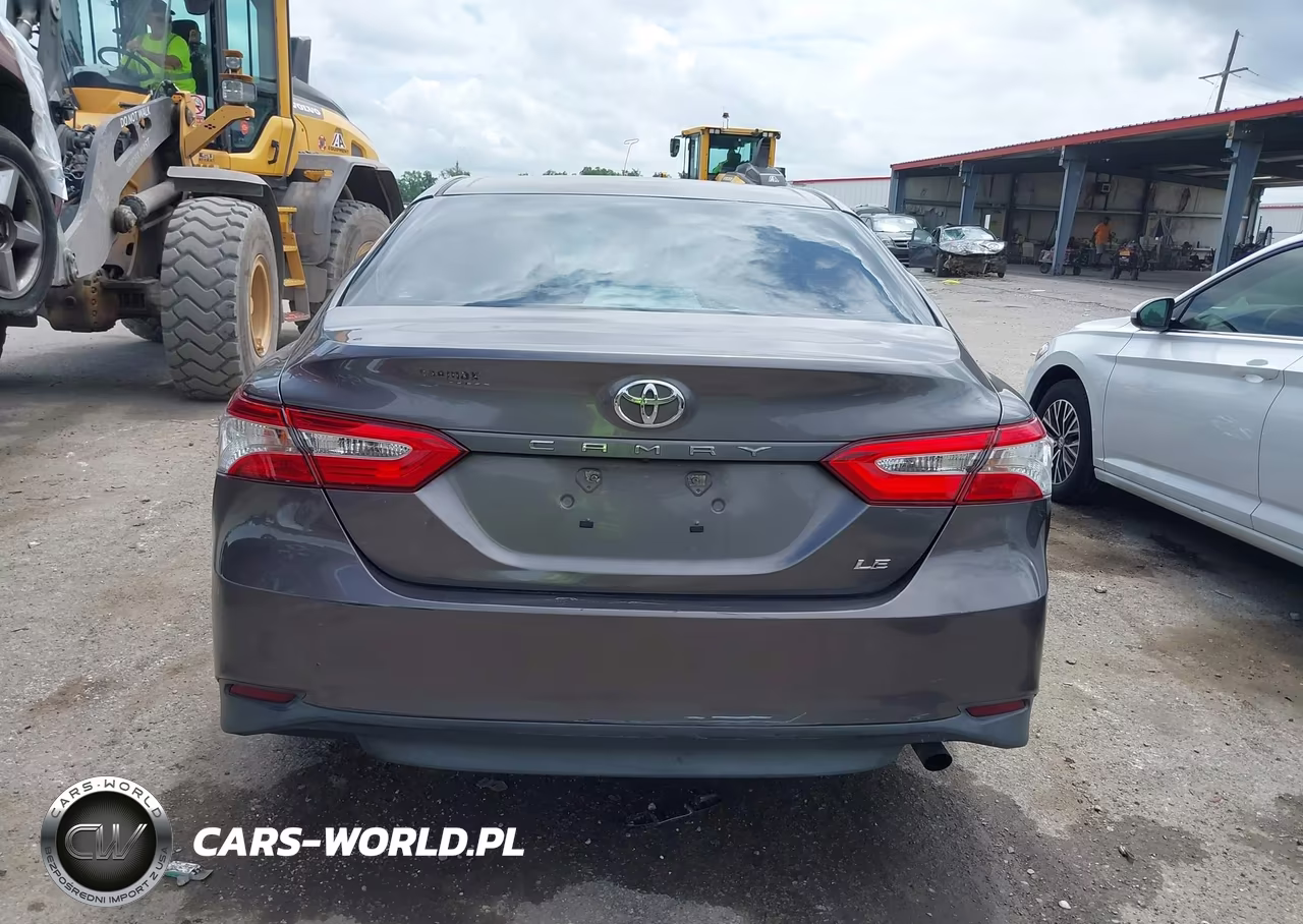 2018 Toyota Camry Le VIN:4T1B11HK9JU032081 - 16
