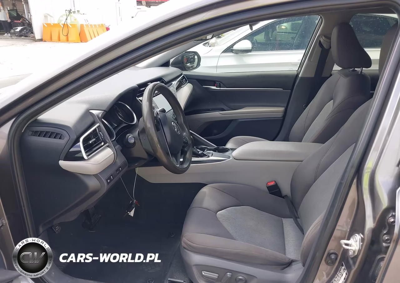 2018 Toyota Camry Le VIN:4T1B11HK9JU032081 - 5