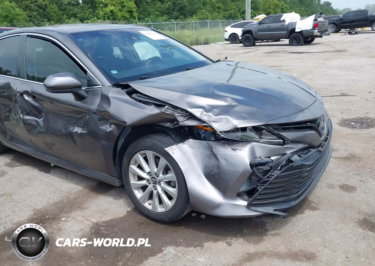 2018 Toyota Camry Le VIN:4T1B11HK9JU032081 - 6
