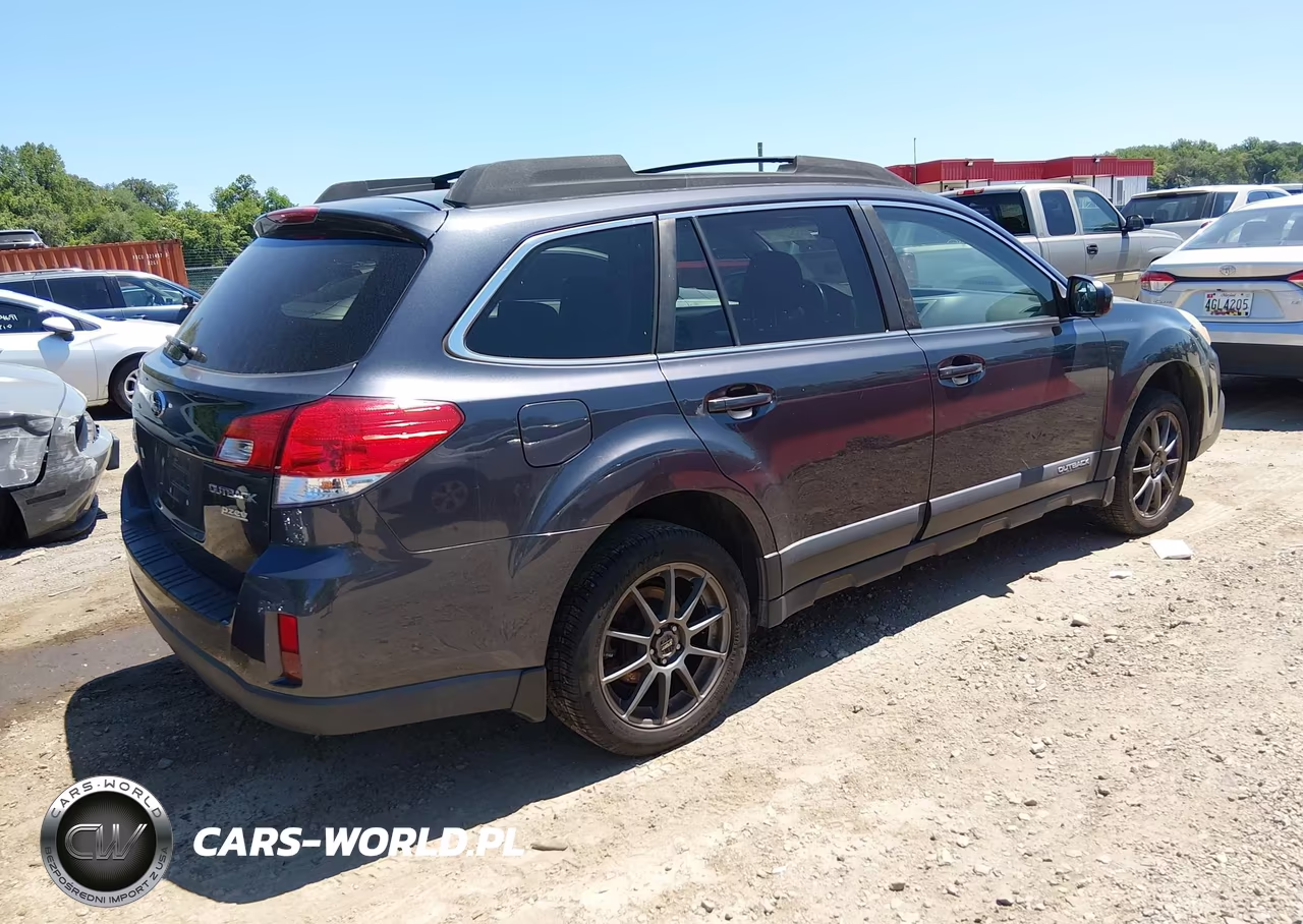 2013 Subaru Outback 2.5I Premium VIN:4S4BRBCC0D3239242 - 4