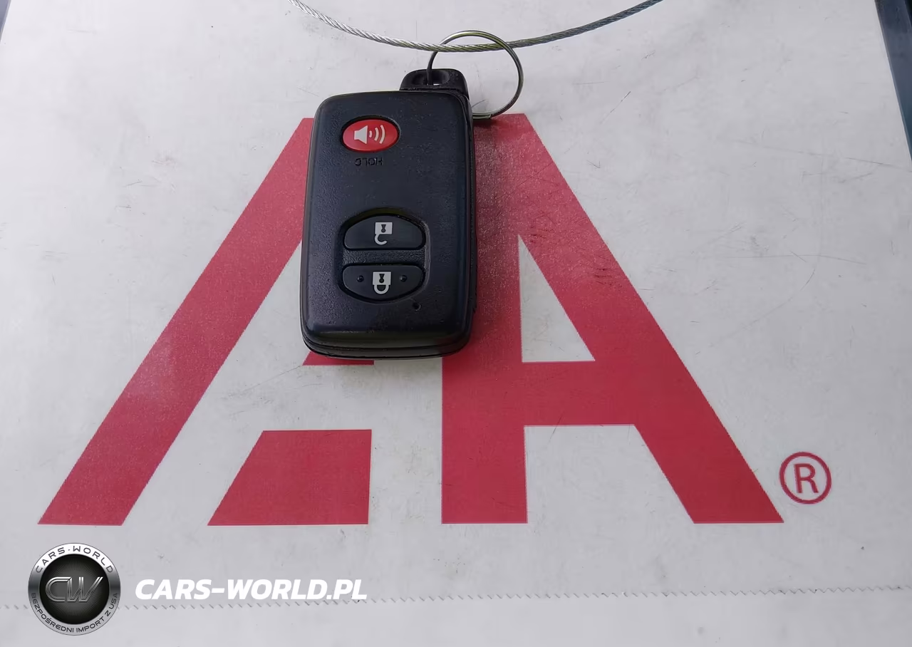 2013 Toyota Prius Two VIN:JTDKN3DU4D0350715 - 11