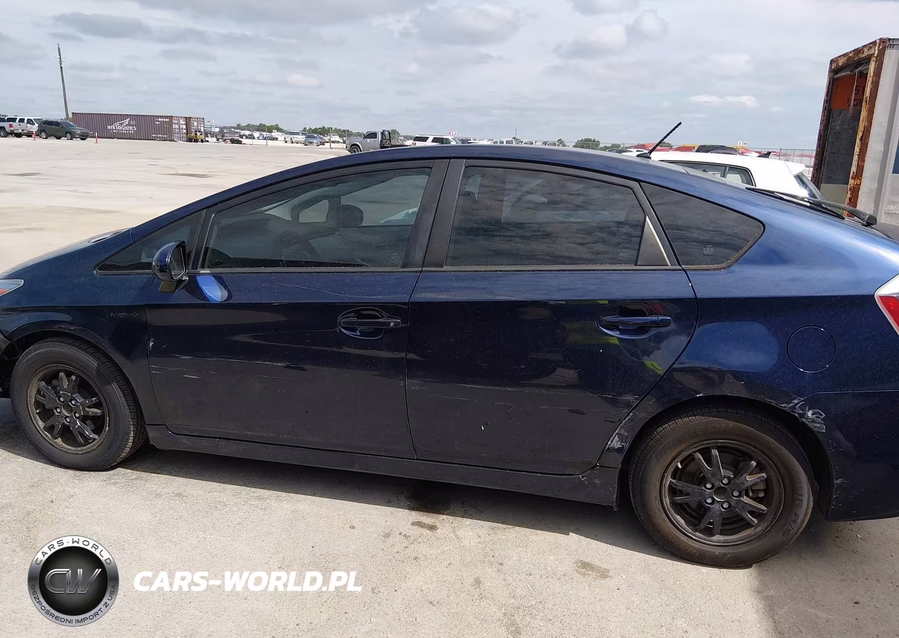 2013 Toyota Prius Two VIN:JTDKN3DU4D0350715 - 14
