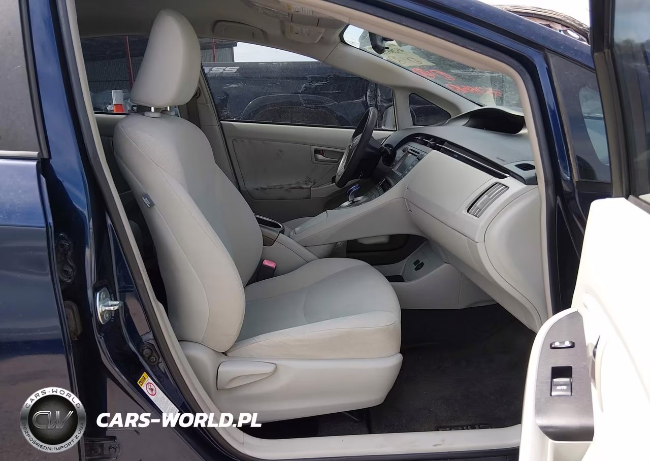 2013 Toyota Prius Two VIN:JTDKN3DU4D0350715 - 5