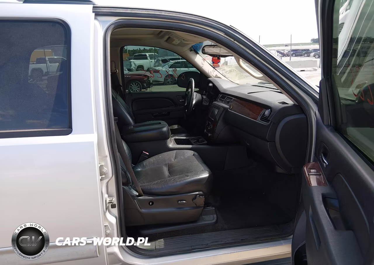 2010 Chevrolet Tahoe Lt VIN:1GNUKBE03AR274989 - 5