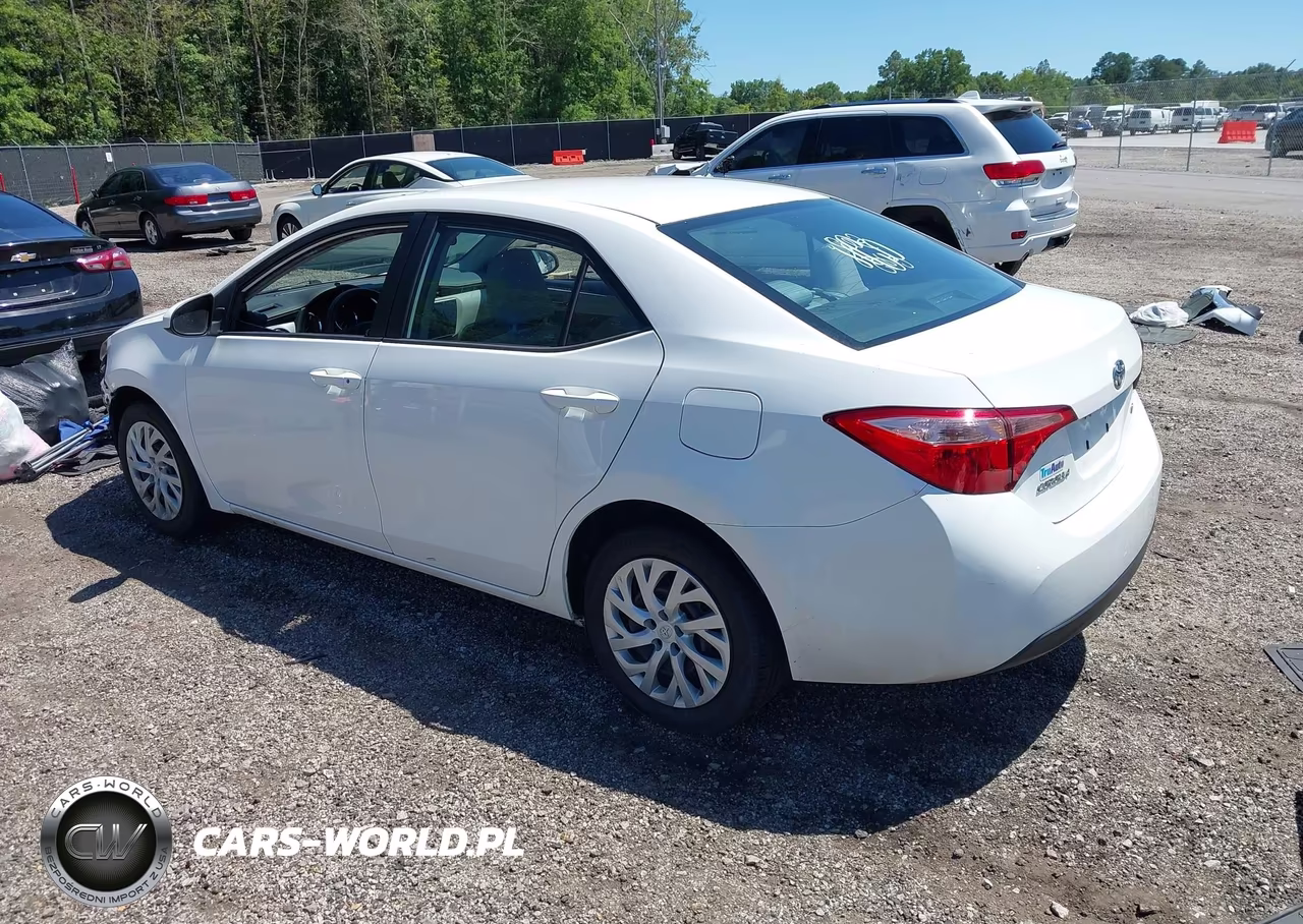 2019 Toyota Corolla Le VIN:5YFBURHE3KP875485 - 3