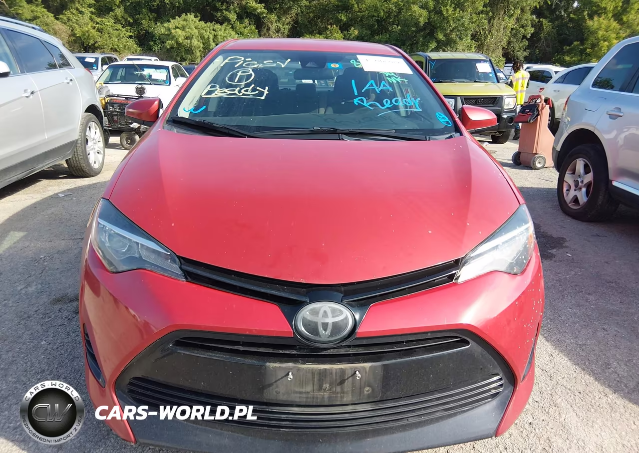 2018 Toyota Corolla Le VIN:5YFBURHE9JP835796 - 12
