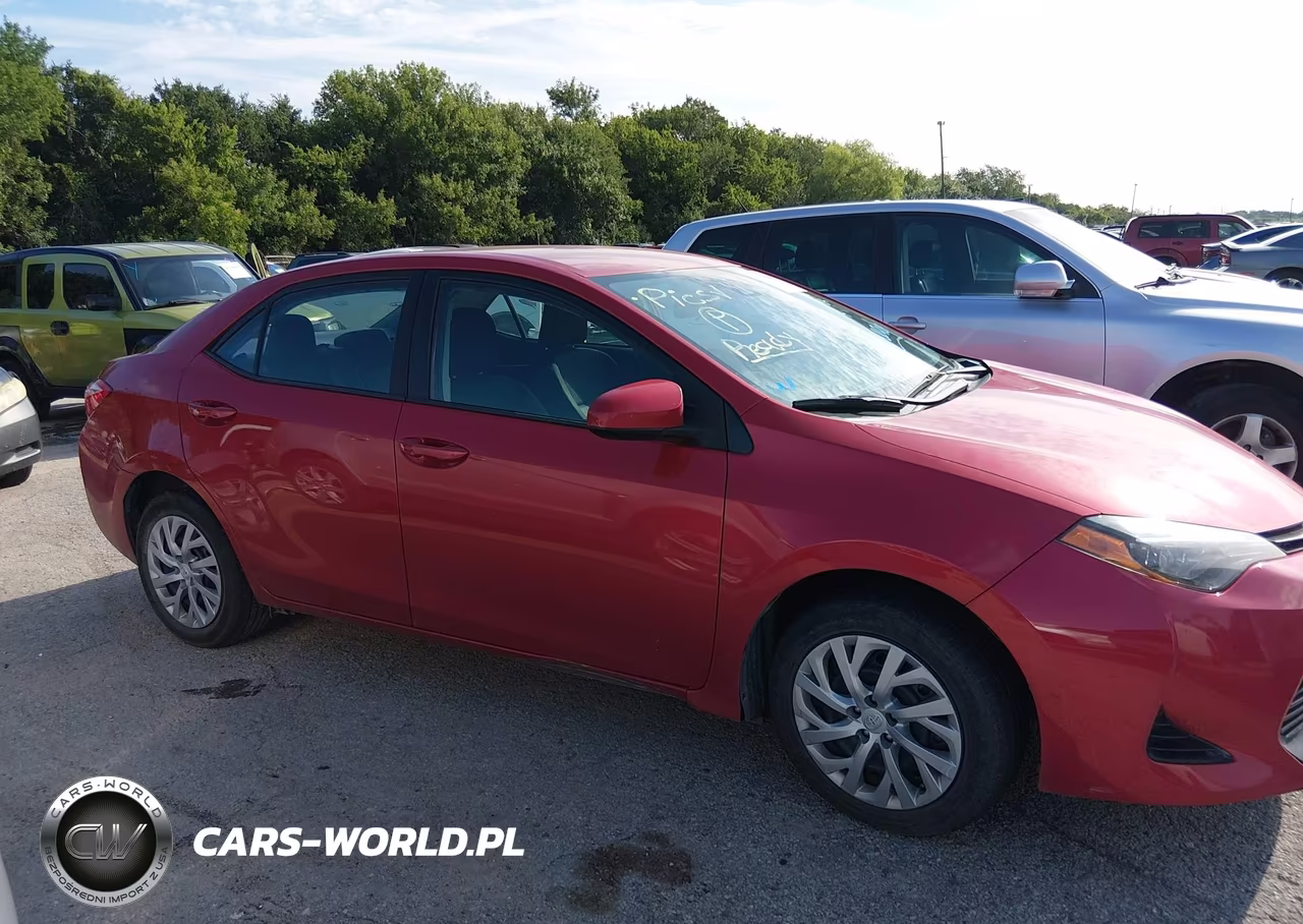 2018 Toyota Corolla Le VIN:5YFBURHE9JP835796 - 13
