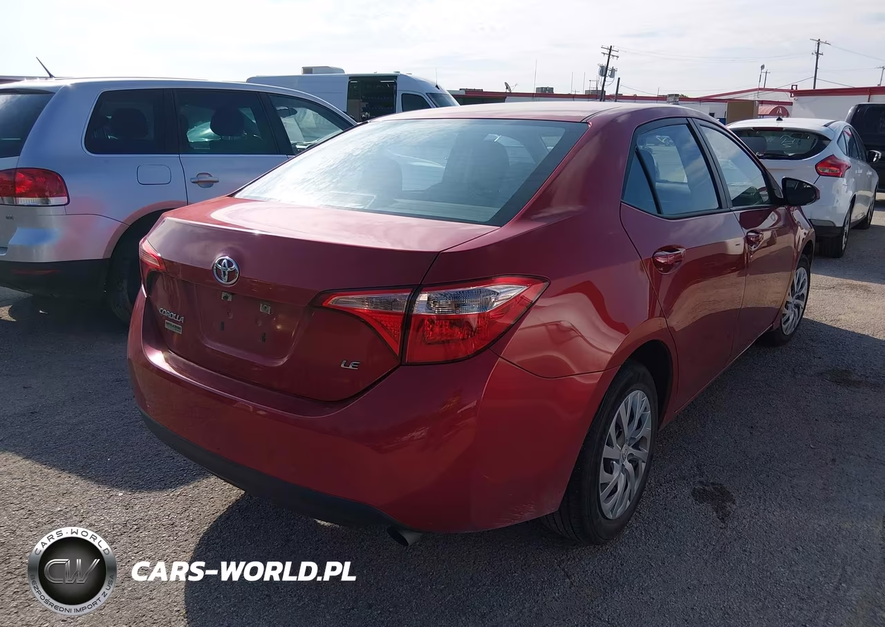 2018 Toyota Corolla Le VIN:5YFBURHE9JP835796 - 4