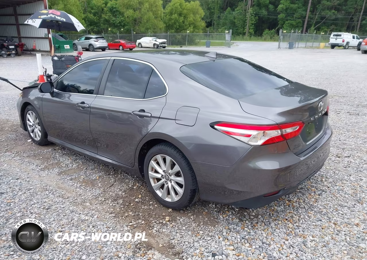 2019 Toyota Camry Le VIN:4T1B11HK3KU764725 - 3