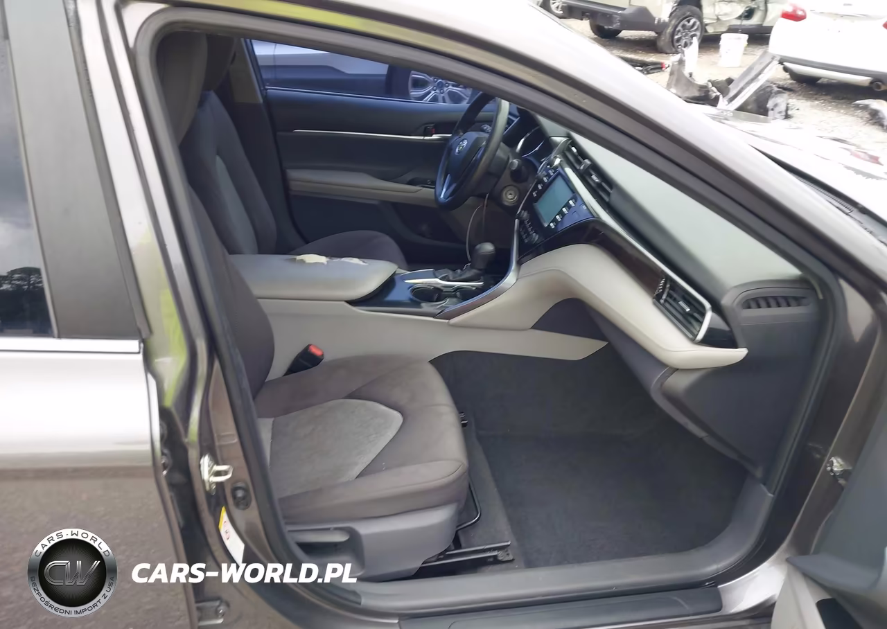 2019 Toyota Camry Le VIN:4T1B11HK3KU764725 - 5