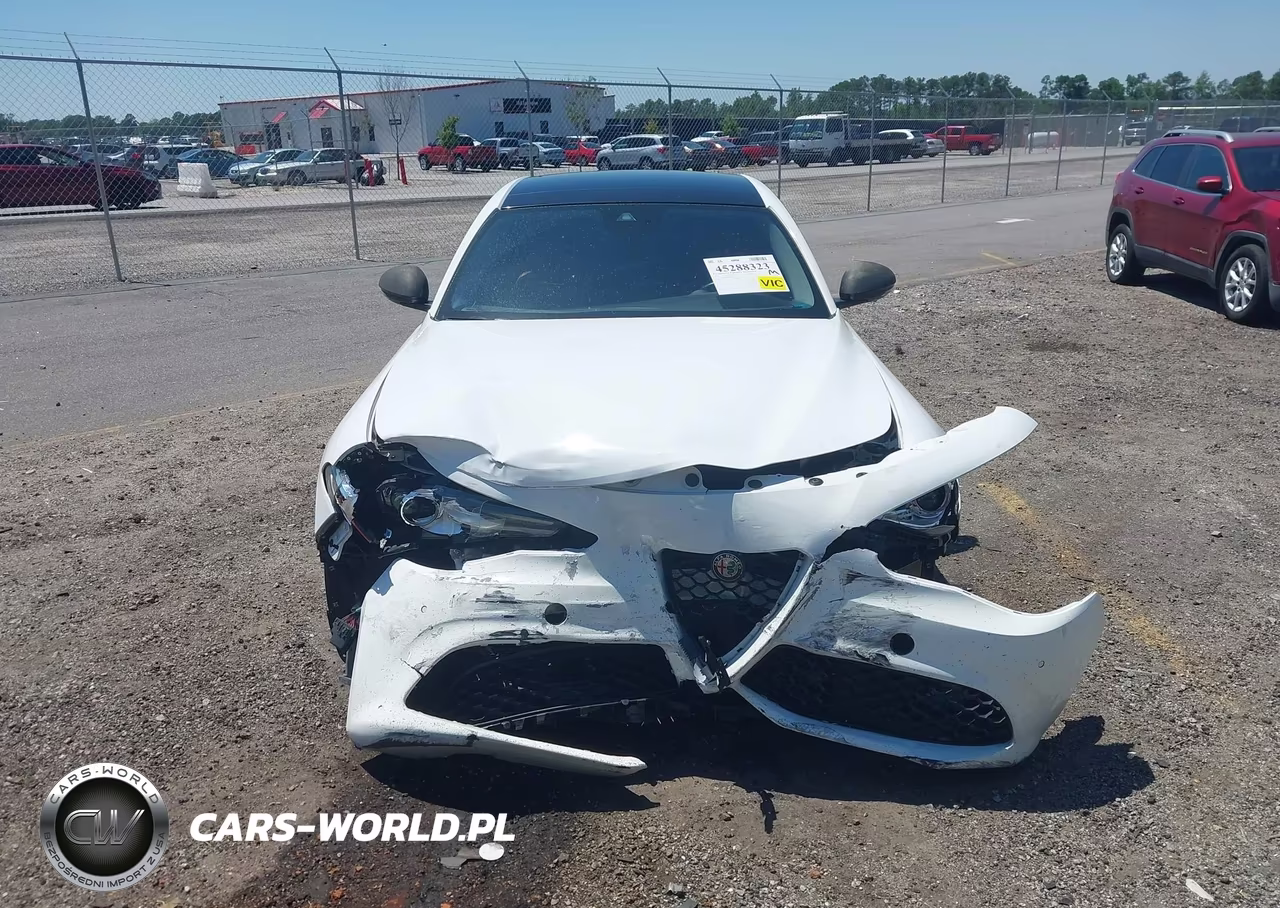 2018 Alfa Romeo Giulia Ti Sport VIN:ZARFAECN9J7589477 - 12