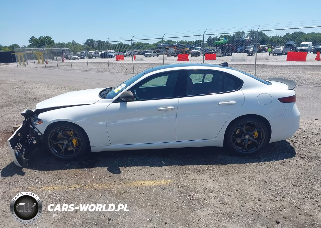 2018 Alfa Romeo Giulia Ti Sport VIN:ZARFAECN9J7589477 - 14