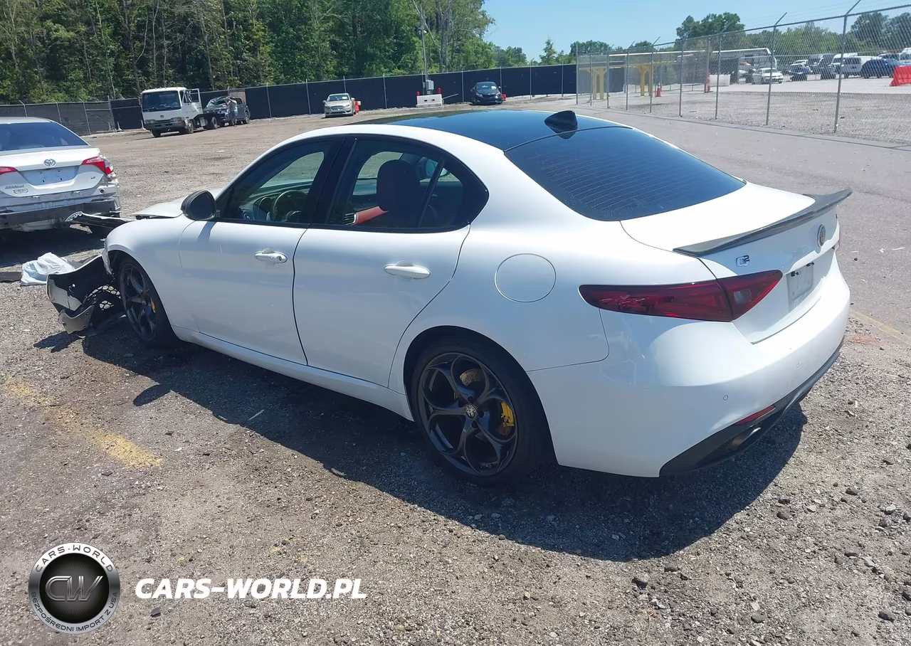 2018 Alfa Romeo Giulia Ti Sport VIN:ZARFAECN9J7589477 - 3
