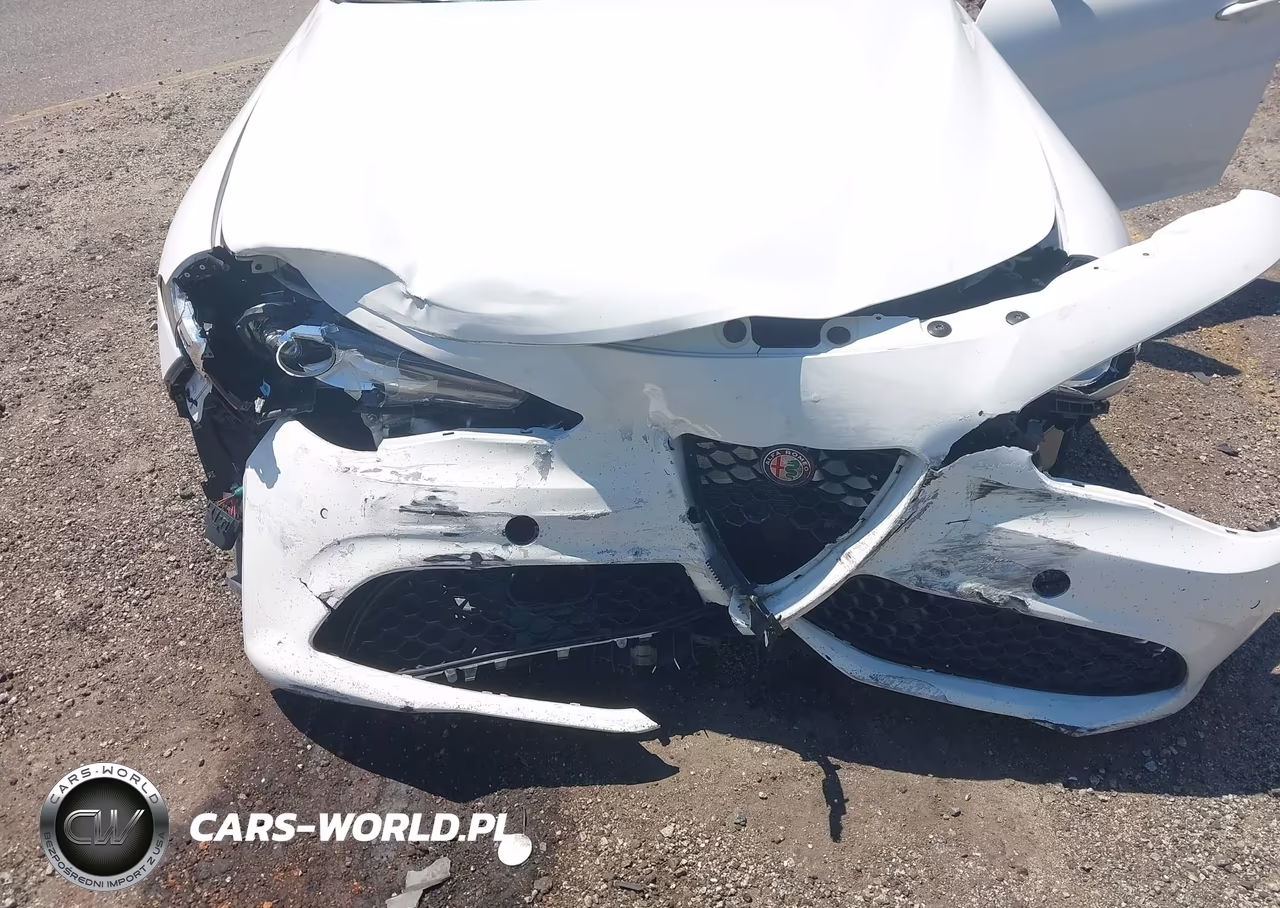 2018 Alfa Romeo Giulia Ti Sport VIN:ZARFAECN9J7589477 - 6
