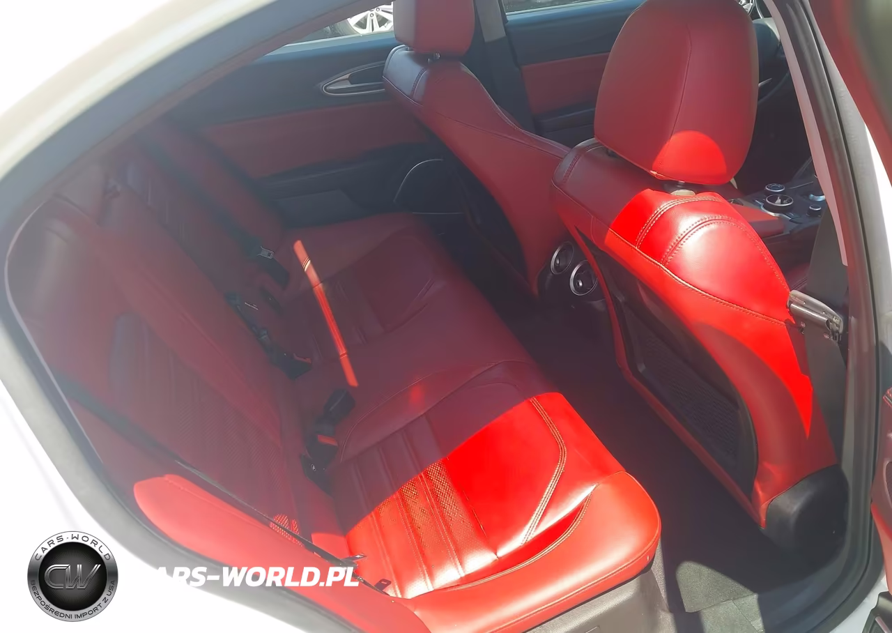 2018 Alfa Romeo Giulia Ti Sport VIN:ZARFAECN9J7589477 - 8