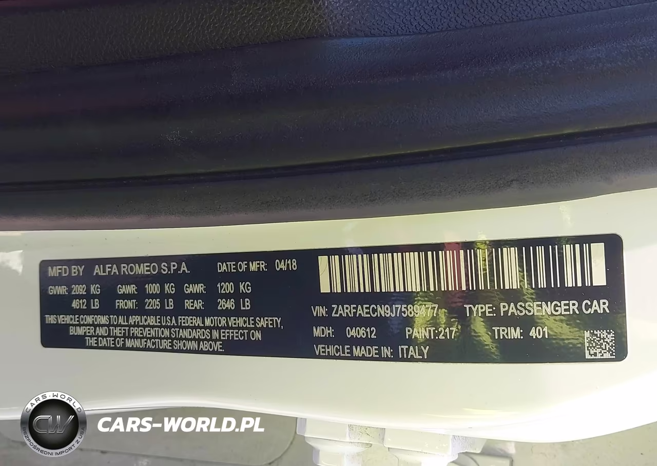 2018 Alfa Romeo Giulia Ti Sport VIN:ZARFAECN9J7589477 - 9