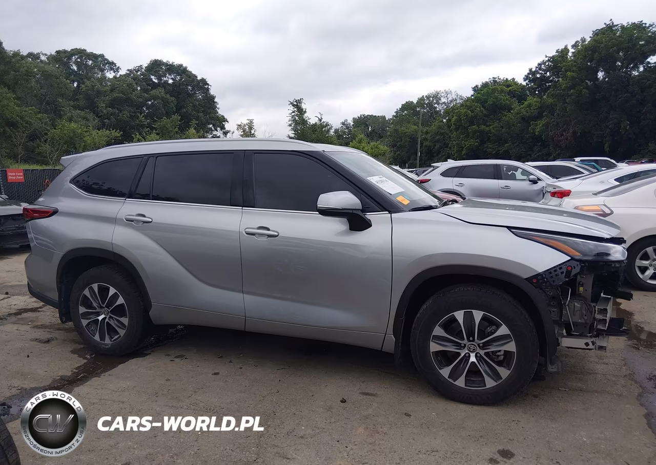 2022 Toyota Highlander Xle VIN:5TDHZRBH6NS247057 - 13