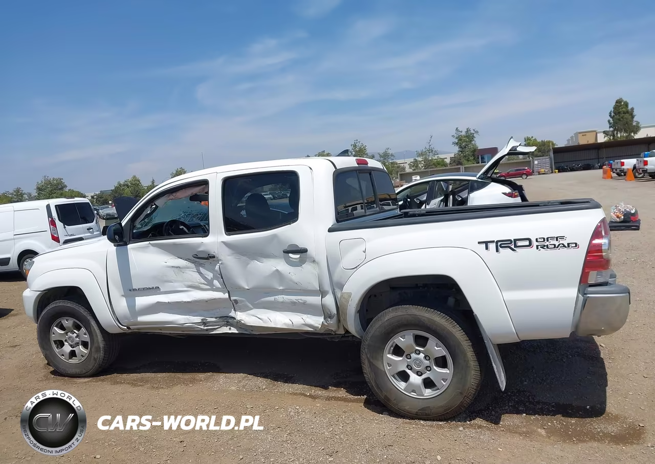 2015 Toyota Tacoma Base V6 VIN:3TMLU4EN5FM175637 - 14
