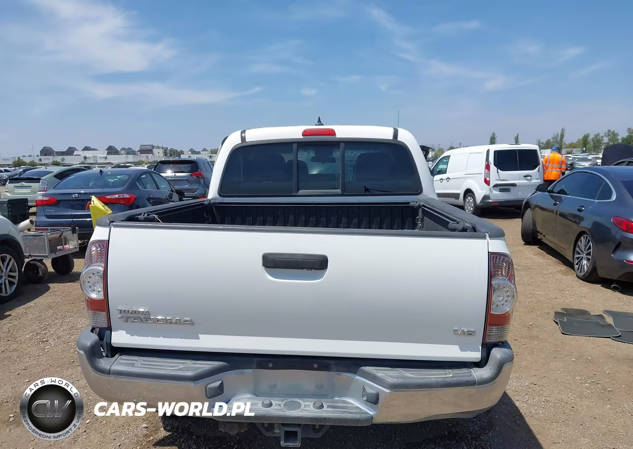 2015 Toyota Tacoma Base V6 VIN:3TMLU4EN5FM175637 - 16