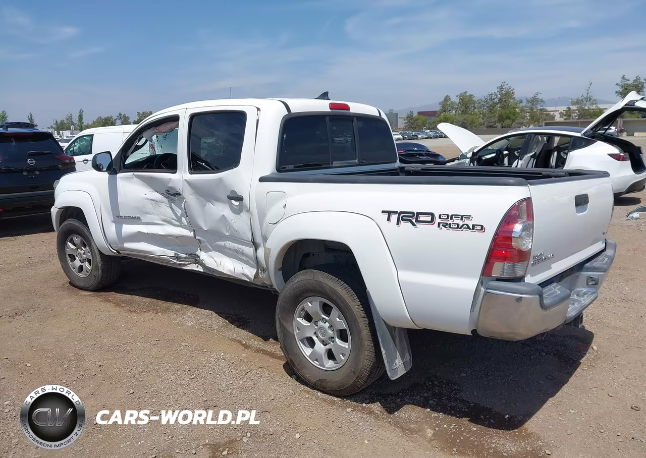 2015 Toyota Tacoma Base V6 VIN:3TMLU4EN5FM175637 - 3