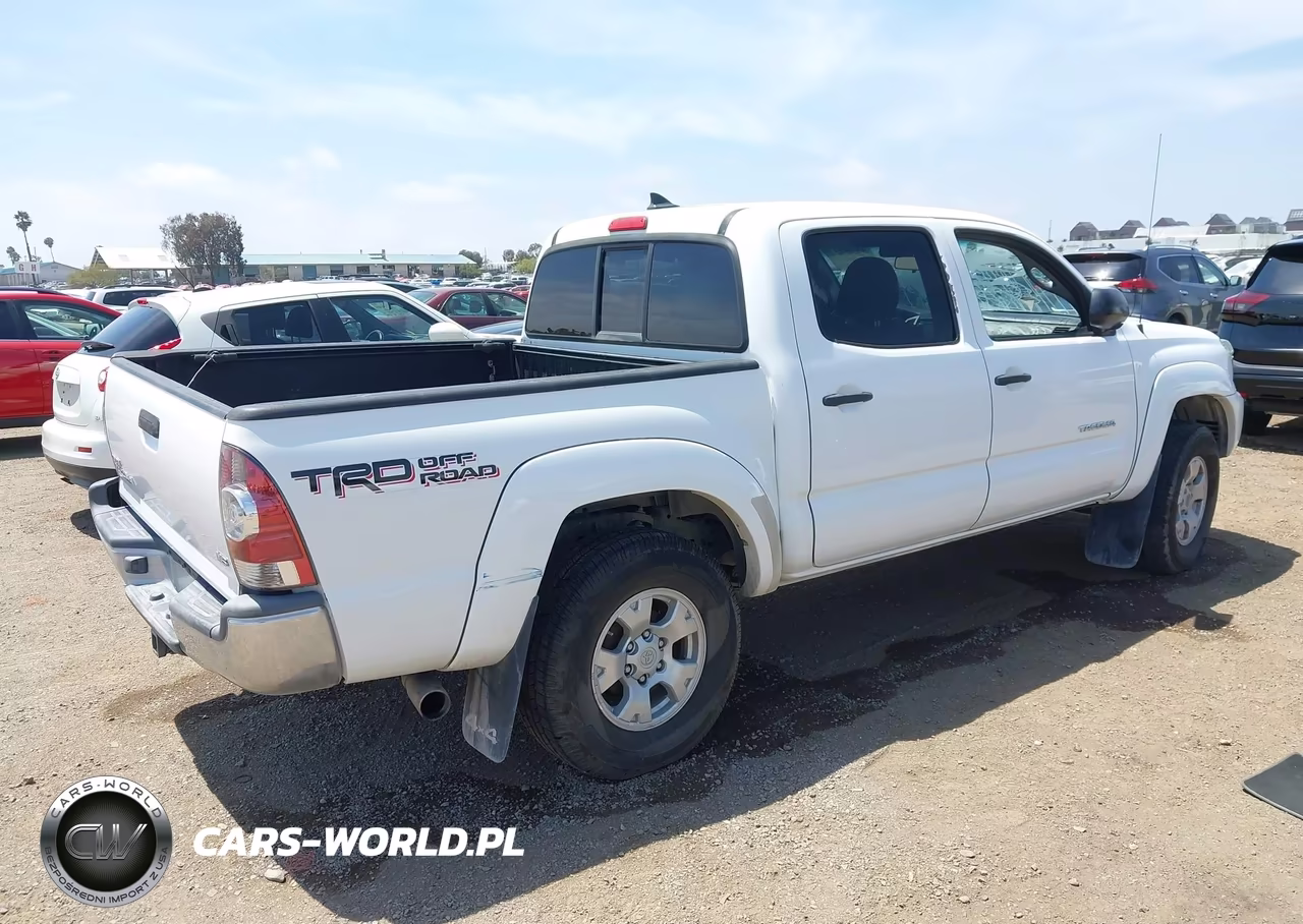 2015 Toyota Tacoma Base V6 VIN:3TMLU4EN5FM175637 - 4