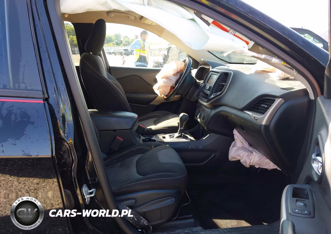 2017 Jeep Cherokee Altitude Fwd VIN:1C4PJLABXHW643719 - 5