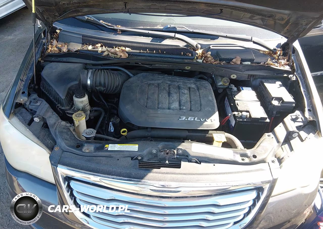 2011 Chrysler Town & Country Touring-L VIN:2A4RR8DG4BR713344 - 10